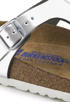 Birkenstock Gizeh- Teensandalen - Metallic Silver -Birkenstock Schoen 3a94f4a834e3442d9a55443093b6edb0