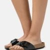 Birkenstock Madrid Big Buckle - Muiltjes - Black 2 Birkenstock Madrid Big Buckle - Muiltjes - Black -Birkenstock Schoen 4346f204f7e34a3cb6fbbdf4bd290e3f