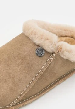 Birkenstock Zermatt Premium Unisex - Pantoffels - Taupe -Birkenstock Schoen 59f1a0eac53d4aaca25d86b7f2832a75