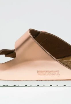 Birkenstock Arizona Nl Sfb Narrow - Muiltjes - Metallic Copper -Birkenstock Schoen 69fb4f0dd3b34638a76844b648856ea5
