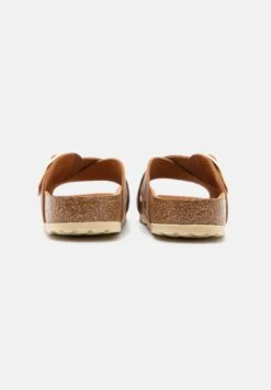 Birkenstock Fl Hex - Muiltjes - Cognac 11 Birkenstock Fl Hex - Muiltjes - Cognac -Birkenstock Schoen 77c1aa51ee25438f9a84ecfdde8db4a3