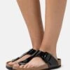 Birkenstock Gizeh Big Buckle - Teensandalen - Black -Birkenstock Schoen 7a6ccb31ddbe4bd49297b5db2af3fda1