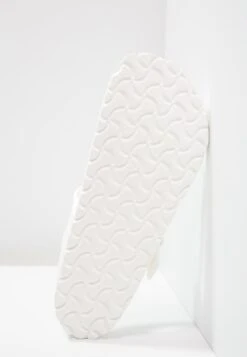 Birkenstock Gizeh - Teenslippers - White 12 Birkenstock Gizeh - Teenslippers - White -Birkenstock Schoen 7d00d9445c7e4a558625b98df11771e9