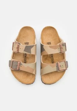 Birkenstock Arizona Geometric Unisex - Muiltjes - Desert Soil/Khaki 11 Birkenstock Arizona Geometric Unisex - Muiltjes - Desert Soil/Khaki -Birkenstock Schoen 8dc4713033ec4e4ca21bda03e283f116