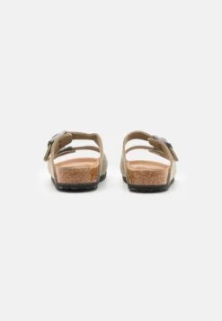 Birkenstock Arizona Earthy Unisex - Muiltjes - Faded Khaki 10 Birkenstock Arizona Earthy Unisex - Muiltjes - Faded Khaki -Birkenstock Schoen 96afc021cf9a46a5b1968e82489d603a