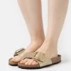 Birkenstock Madrid Big Buckle Narrow Fit - Pantoffels - Metallic Gold -Birkenstock Schoen a9717b9572a34f41b26f5a48e83631d7
