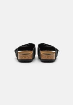 Birkenstock Kyoto Vl Soft Suede & Nubuck Narrow - Pantoffels - Black -Birkenstock Schoen b2950df4603e478b8ad54f503cbdd0a7