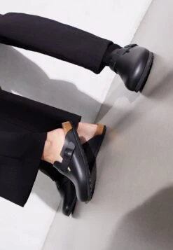 Birkenstock Boston Narrow Fit - Pantoffels - Schwarz -Birkenstock Schoen c28a0404d3ad415c931a1d3199e74c02