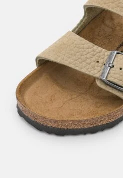 Birkenstock Arizona - Pantoffels - Desert Buck Faded Khaki -Birkenstock Schoen c5b247aaf3e547edbed78c1fa6eac14f