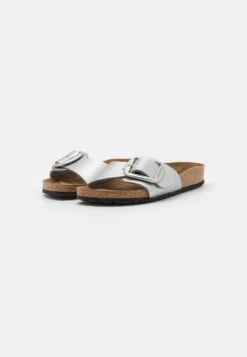 Birkenstock Madrid Big Buckle- Muiltjes - Metallic Silver 10 Birkenstock Madrid Big Buckle- Muiltjes - Metallic Silver -Birkenstock Schoen e2fb355297e341fba44031161a7e9c98