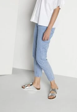 Birkenstock Arizona Nl Sfb Regular - Pantoffels - Silver 11 Birkenstock Arizona Nl Sfb Regular - Pantoffels - Silver -Birkenstock Schoen f2c56f4972ad46dbb264a4b8518487f1